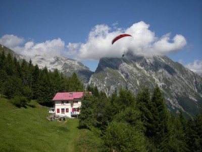 rifugio-dolomieu-al-dolada.jpg