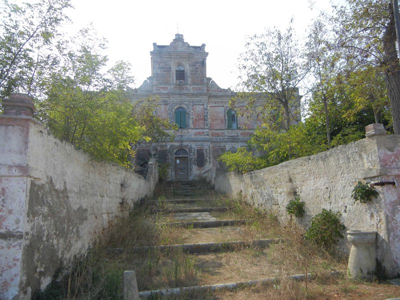 casa-dell-agronomo-abbandonata-a-pianosa[1].jpg