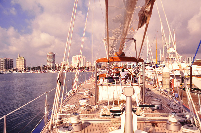 800px-Yacht_Endeavour_E_photo_D_Ramey_Logan[1].jpg