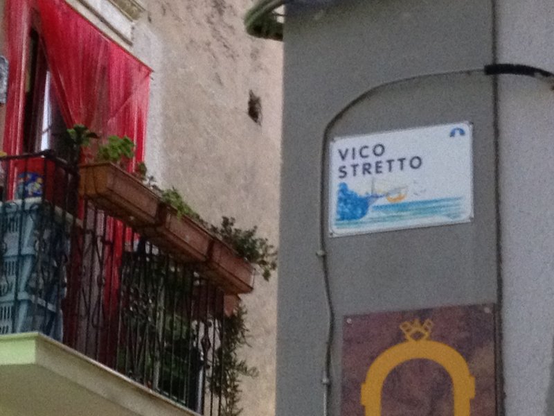 Vico stretto.JPG