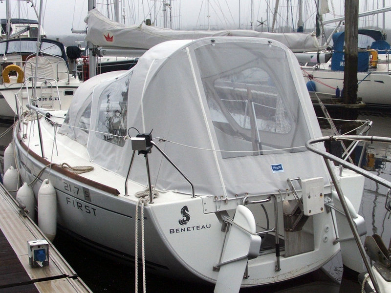 beneteau_first_217_cockpit_enclosure_5.jpg