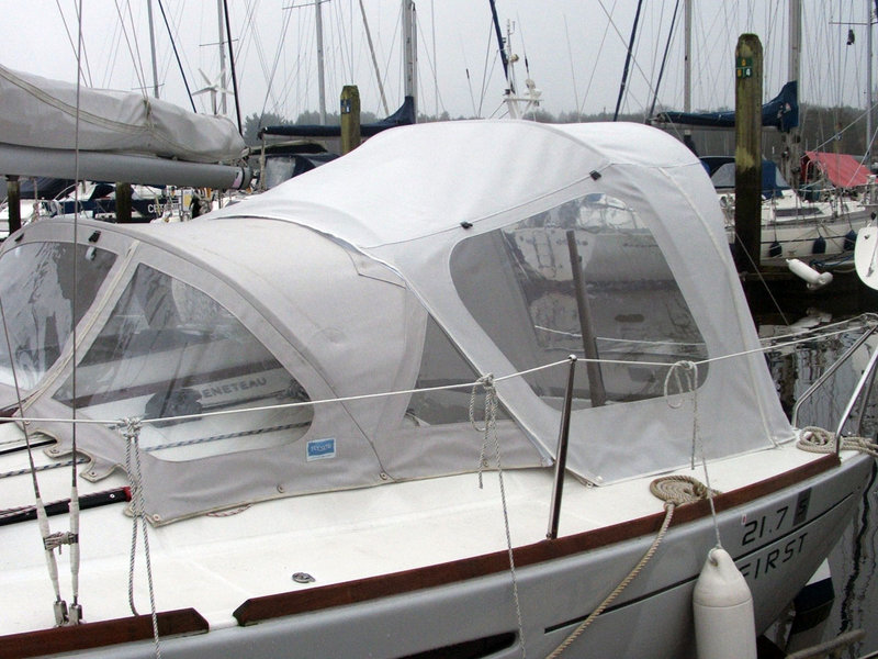 beneteau_first_217_cockpit_enclosure_3.jpg